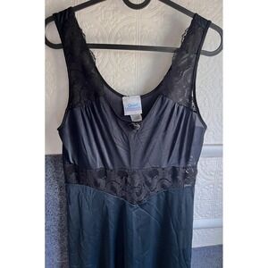 Vintage Quiet Moments long night gown in black lace trim size‎ M